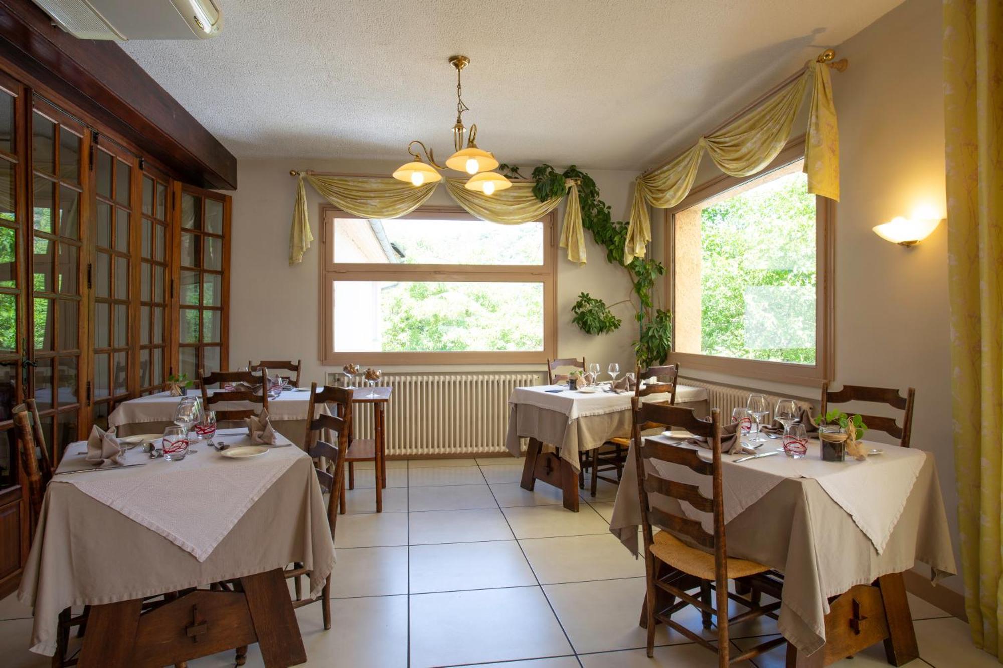 Logis Hotel Restaurant Du Pont Амб'яле Екстер'єр фото