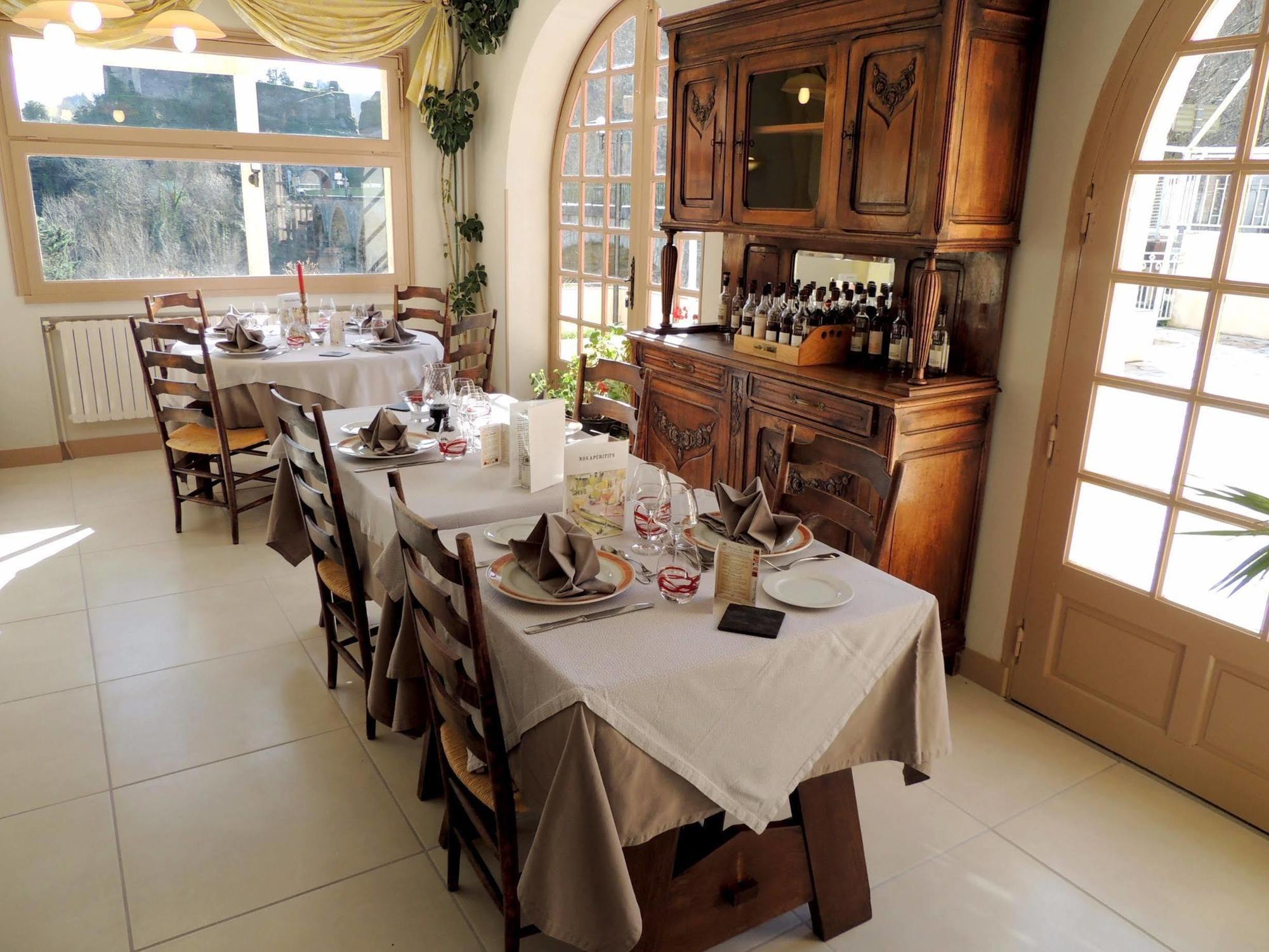 Logis Hotel Restaurant Du Pont Амб'яле Екстер'єр фото