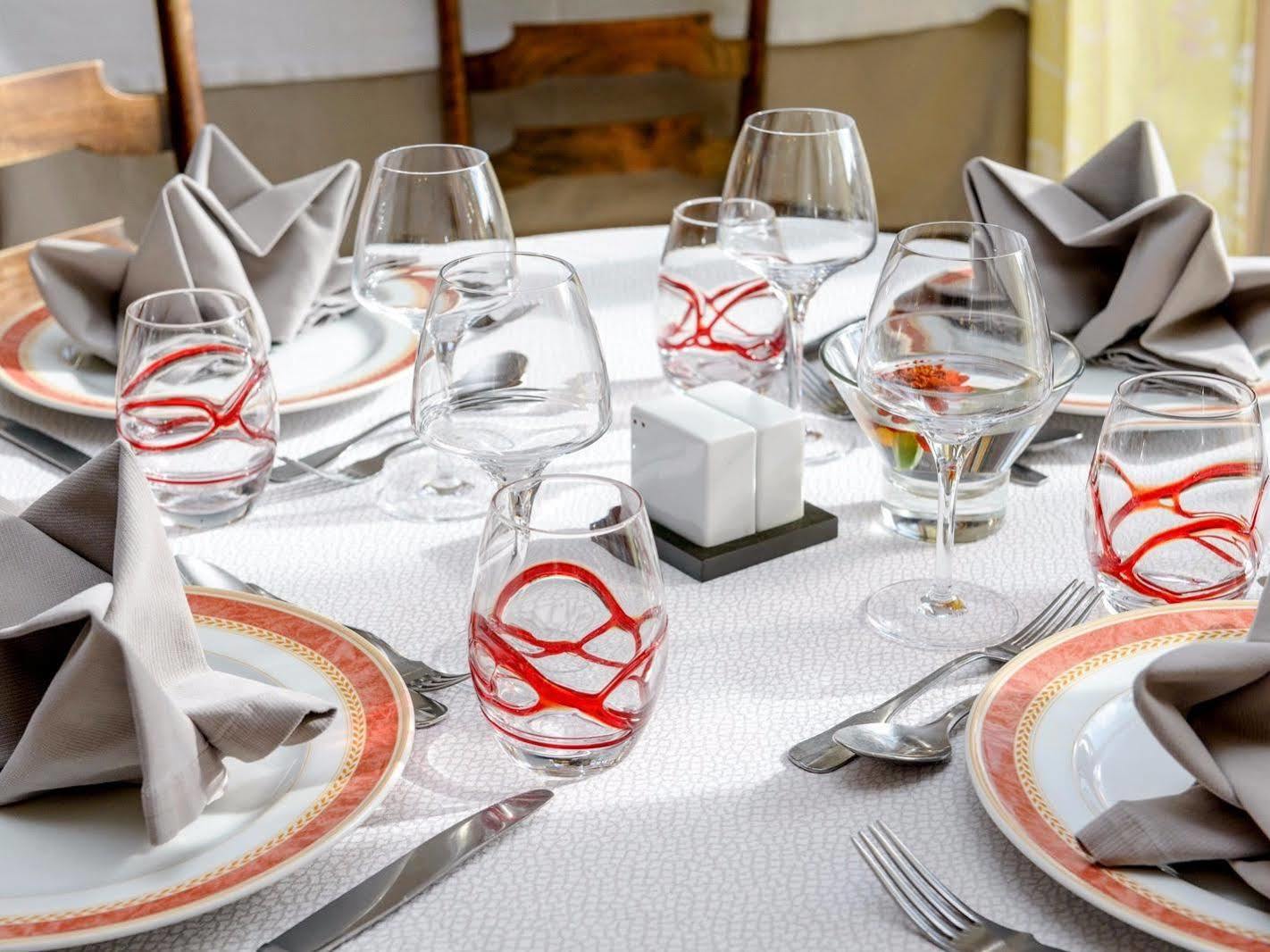 Logis Hotel Restaurant Du Pont Амб'яле Екстер'єр фото